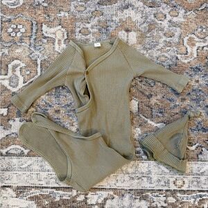 Newborn gown with hat (never worn!)